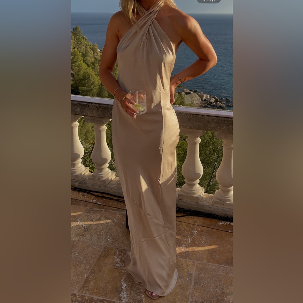 Jasmine Halter Maxi Dress ~ Champagne Luxe Satin size Small
Show Me Your Mumu